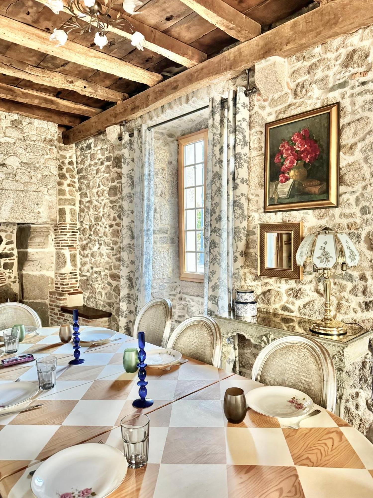 Manoir Medieval Art Deco - Logis Des 3 Artistes Sevremont Exterior photo